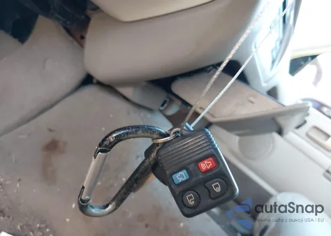 2003 Lincoln Town Car Signature from USA, damaged, VIN 1LNHM82W03Y604379